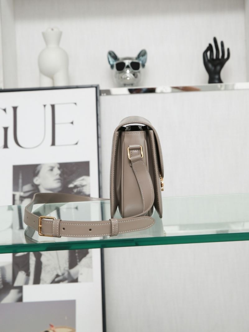 Ce1i*e triomphe bags